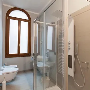 https://simon-secret.hotelslidodijesolo.com